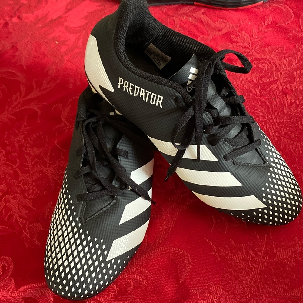Adidas predator cleats sz 8.5